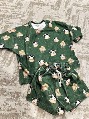 Little One Shop Co. Classic Cow Slouchy Set. Cow Print Baby 12-18M